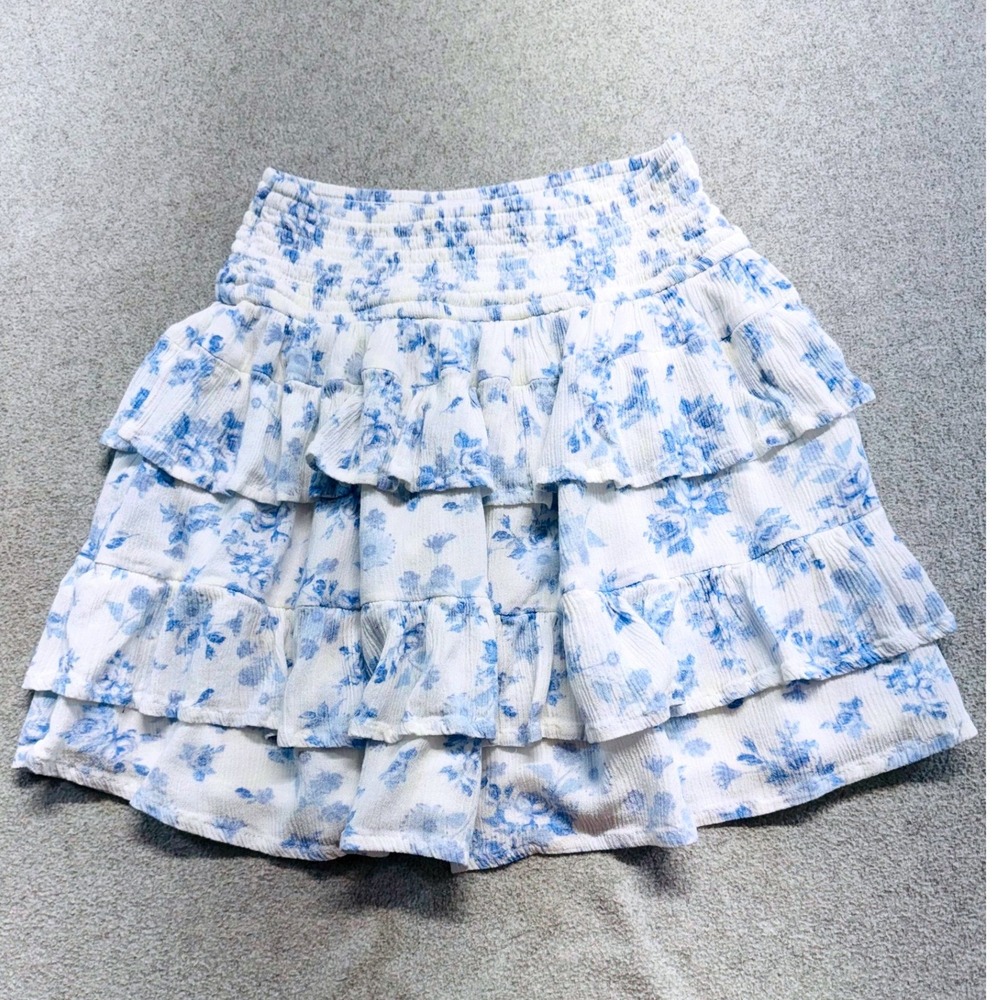 Arizona Jean Co Ruffle Skirt Womens XS White Blue Floral Smocked Tiered Mini